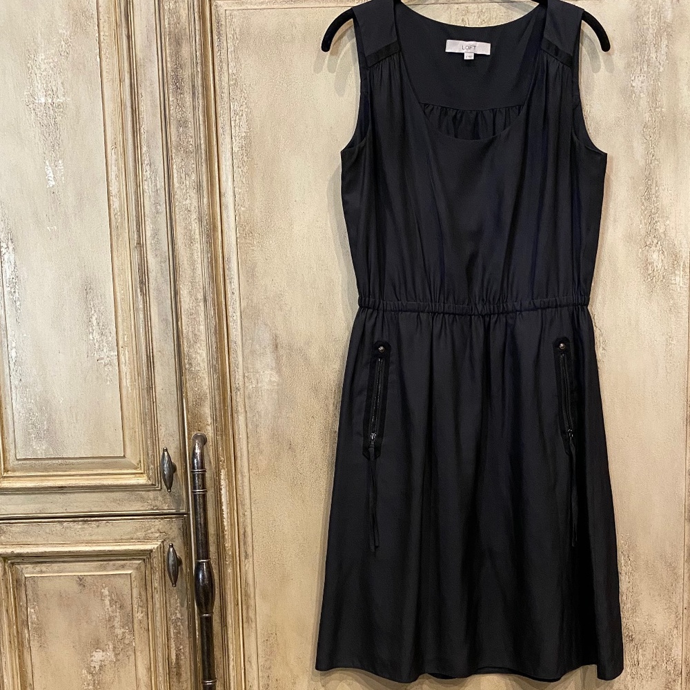 Loft (8) Black Dress w/Zip Pockets